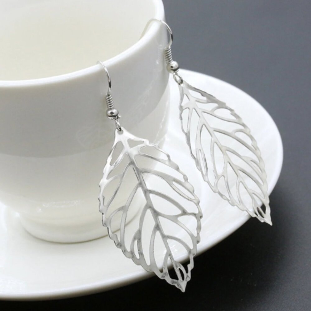 NEW Pairs of Leaves Earrings & Pearl Metal Hair Clips (set of 4 items) - Picture 3 of 5
